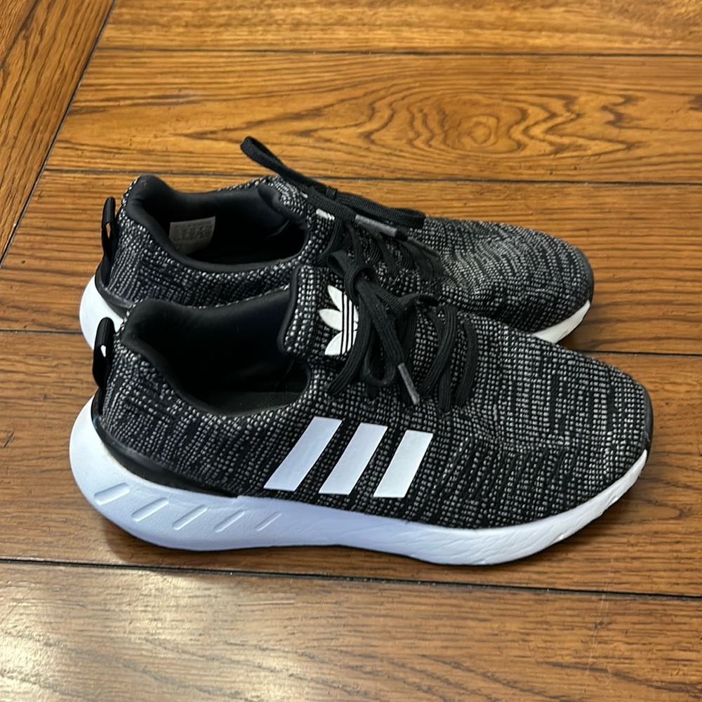 Adidas Swift Run 22 👟